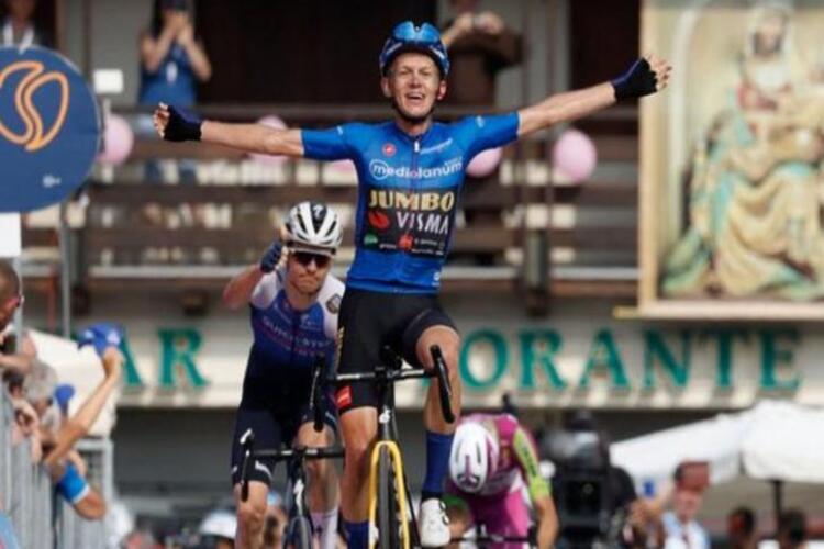Giro d’Italia: Koen Bouwman ชนะสเตจ 19 ขณะที่ Richard Carapaz ยังคงเป็นผู้นำการแข่งขัน
