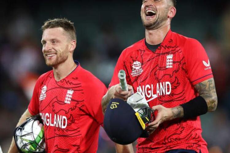 T20 World Cup: อังกฤษพลิกกลับเพื่อเข้าถึงรอบชิงชนะเลิศฟุตบอลโลกกับปากีสถานได้อย่างไร